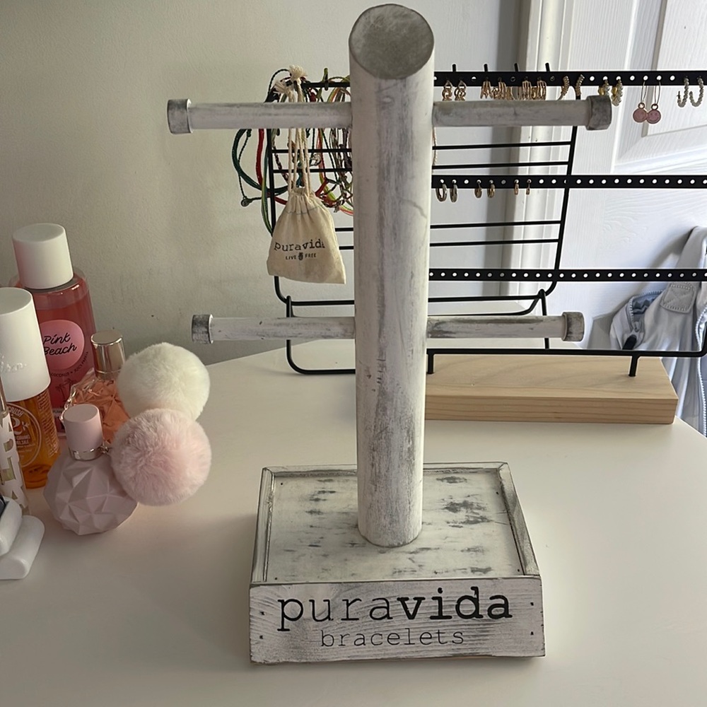 Pura Vida Jewelry Display